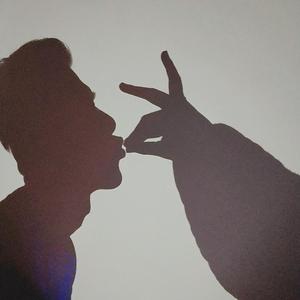 伦乳绝伦电影日本奶水电影
